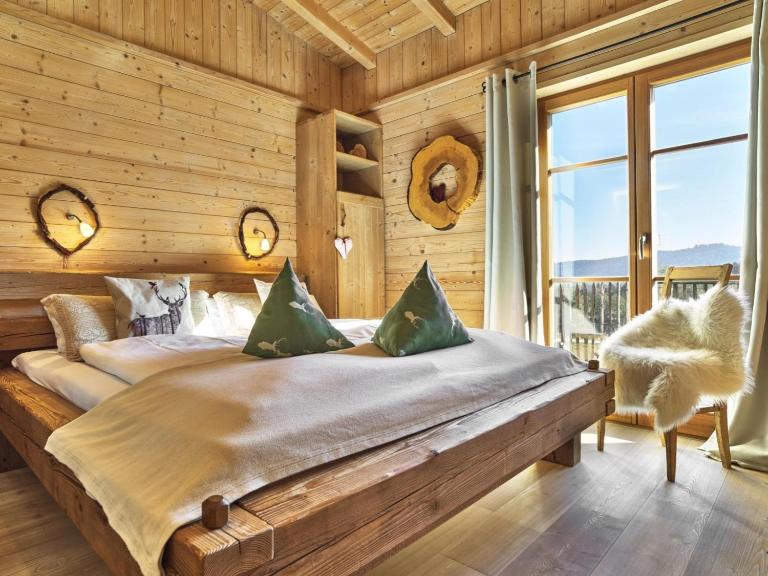 Bio-Ferienhof Höfler- 400 Jahre alter 4-Seithof, direkt neben dem Rannasee - B&B Untergriesbach