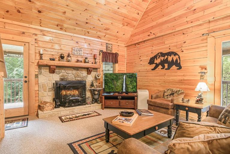 Smoky Mtn Lake Escape Hot Tub Sleeps 7 - B&B Sevierville
