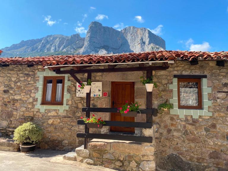 La Casuca ONE De Lebeña - B&B Lebeña