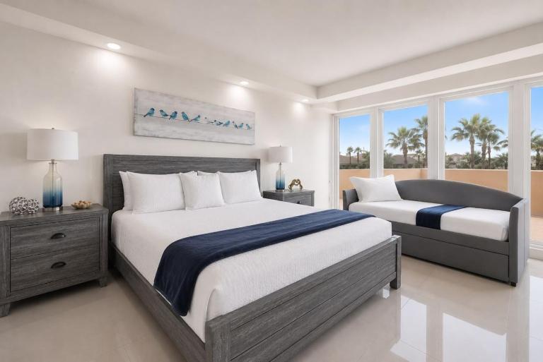 Luxury Beachfront Condo With Amazing Sunset Views - B&B South Padre Island