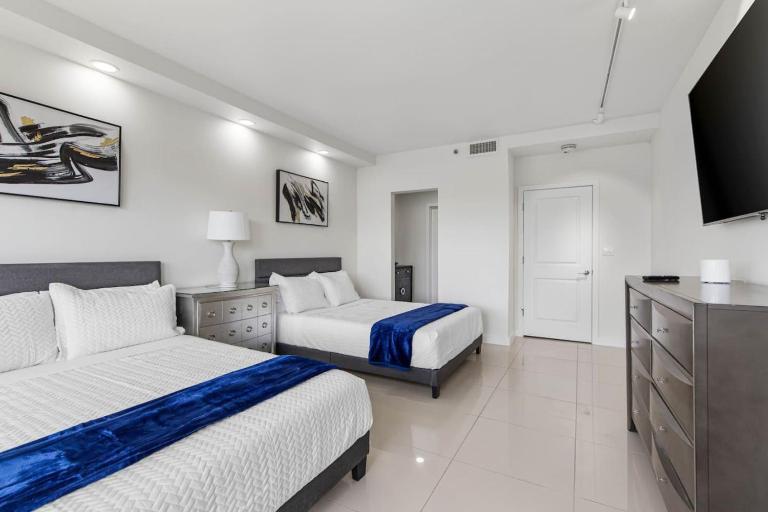 Solare Tower Luxe Beach Retreat - B&B South Padre Island