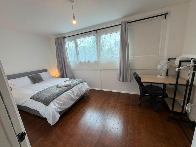 Wimbledon House For 6 People - Bed and Breakfast Mitcham