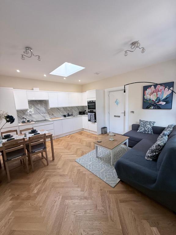 Two bedroom Ground Floor House, Sleeps 6, Close to Meadows - B&B Edinburgh