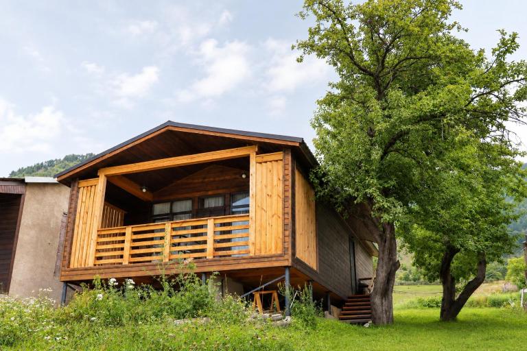 Cottage Deera - Ferienwohnung Mestia