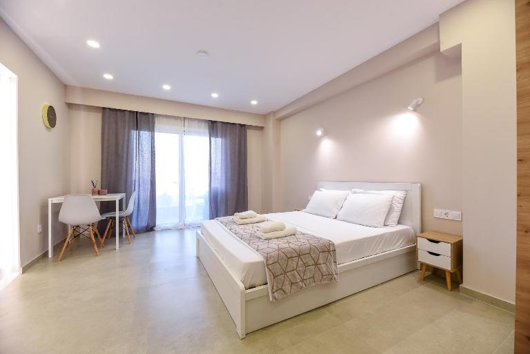 Golden Sun mini suites - 15 minutes from Athens Airport - B&B Artémida