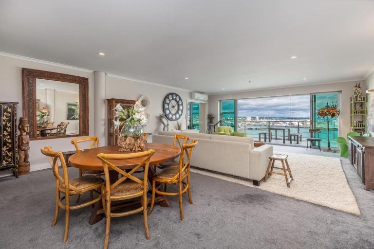 QV Stays Waterfront Suite with Views to Amaze - Bed and Breakfast Auckland