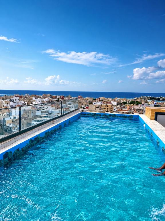 Private room with rooftop pool & mini gym - B&B Dakar
