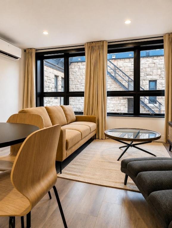 The Courtyard Suite - Bed and Breakfast Renfrew