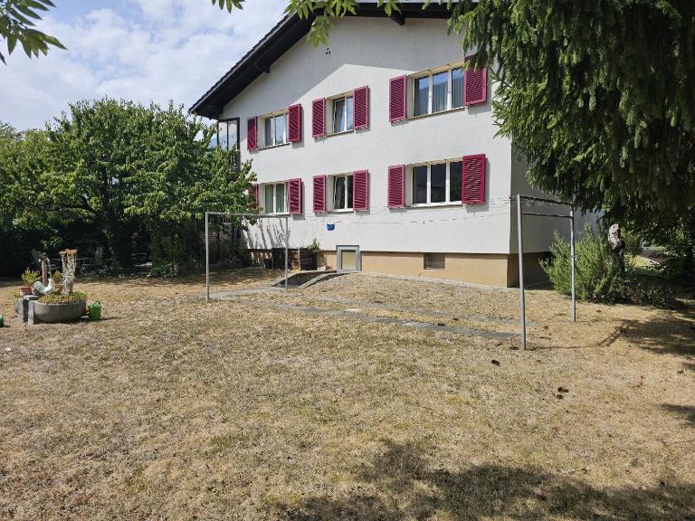 Large and comfortable house with Garden - B&B Domat