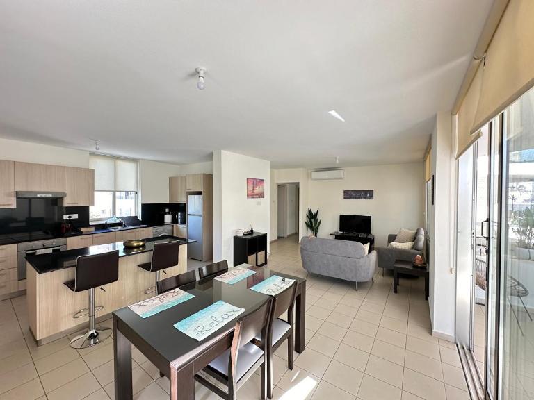 Charming City Centre Apt w Pool - City Flats 303 - Ferienwohnung Larnaka