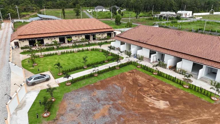 Thani Resort - Bed and Breakfast Udon Thani