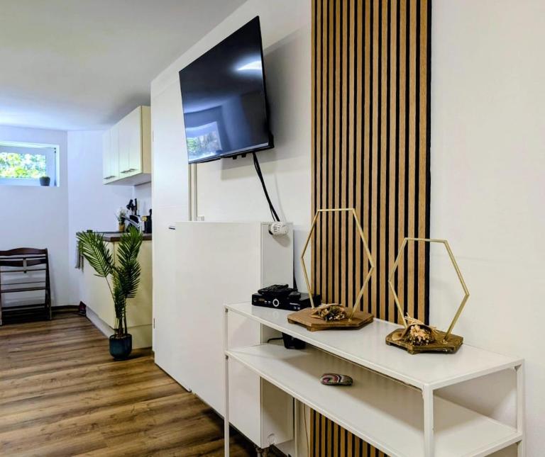 Family apartment with pool 11 km to Legoland - B&B Leipheim