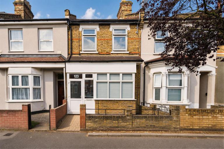 Elegant 4BR Retreat Heart of Leyton - B&B Londres