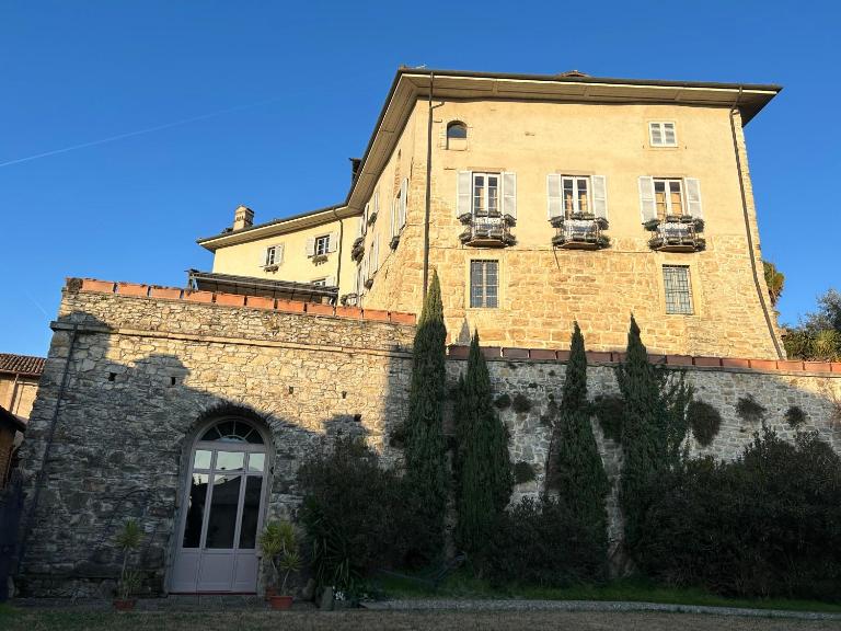 Volta Palazzo Gout - Ferienwohnung Costa di Mezzate