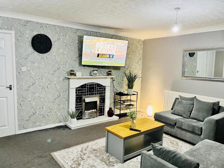 3 Bedroom Modern and Spacious Home Free Parking and WiFi - B&B Stanley