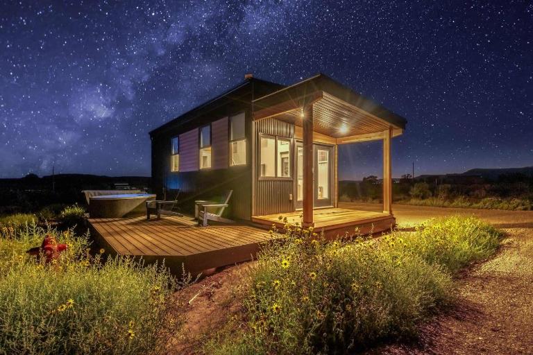 Tiny Home w Panoramic Views Hot Tub Near Zion - B&B Kanab