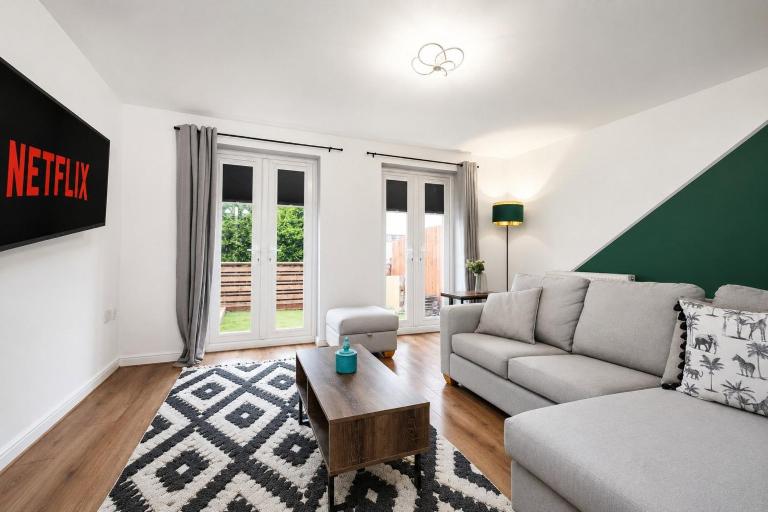Large 3 bed Double Driveway Smart TVLong Stays - Bed and Breakfast Durham