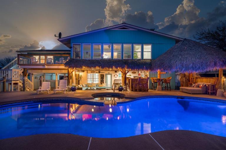Texas Tiki - B&B Rockport