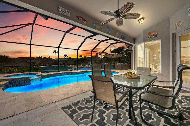 Sunshine Escape - Bed and Breakfast Cape Coral