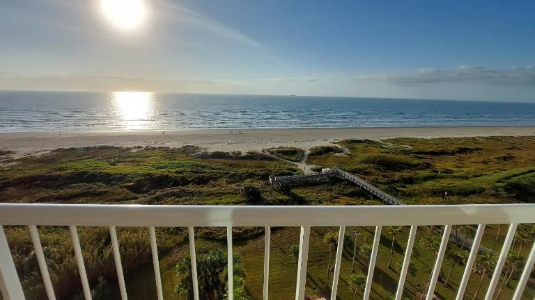 Galvestonian 1002-Beachfront Getaway - B&B Galveston