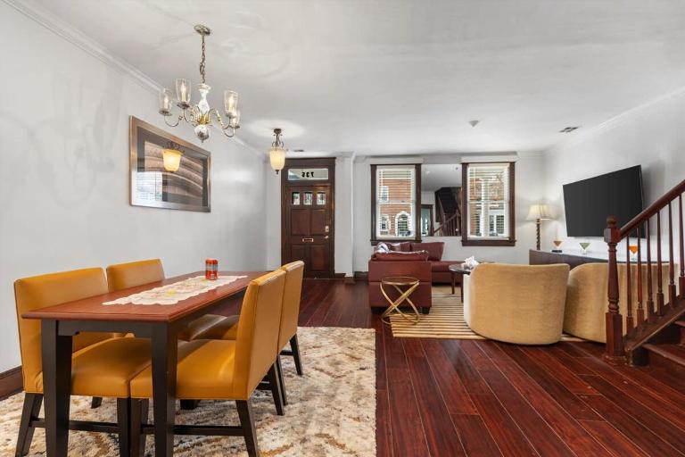 Family & Group Trips to DC - 4-BR Close to METRO - B&B Washington