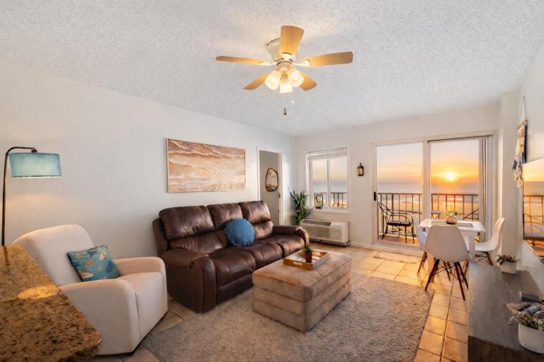 Oceanfront Beach Condo, Pool, Gym, Fishing Surfing - B&B Virginia Beach