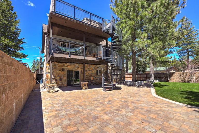 Navahoe Nest - Large Luxury Home w Hot Tub - B&B South Lake Tahoe