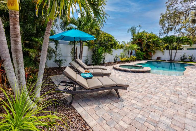 NEW! Palm Harbor Hideaway - Beautiful, Spacious 4BR Home with Amazing Pool - Bed and Breakfast Palm Harbor