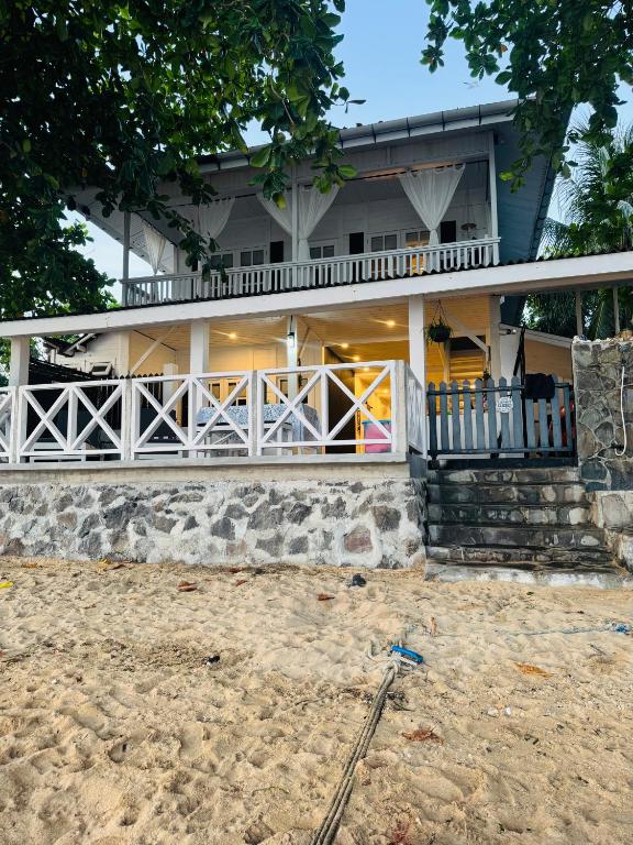 The White House on Bunaken Island - B&B Bunaken