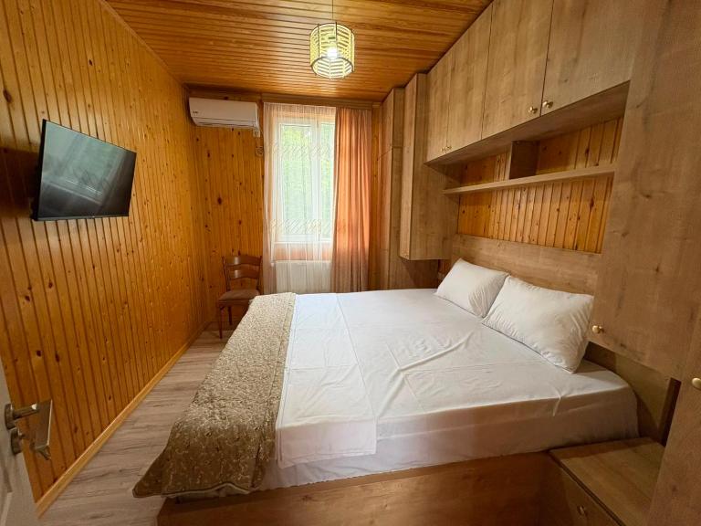 Gantiadi Eco House - B&B Batum