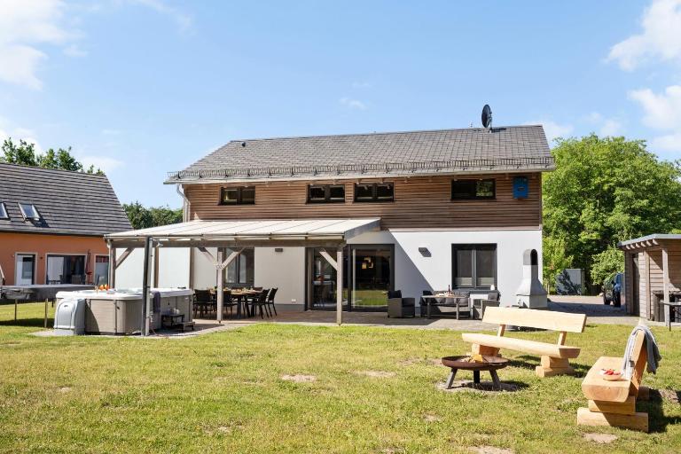Villa Seezeit, 14 Gäste, Whirlpool, Terrasse - B&B Malchow