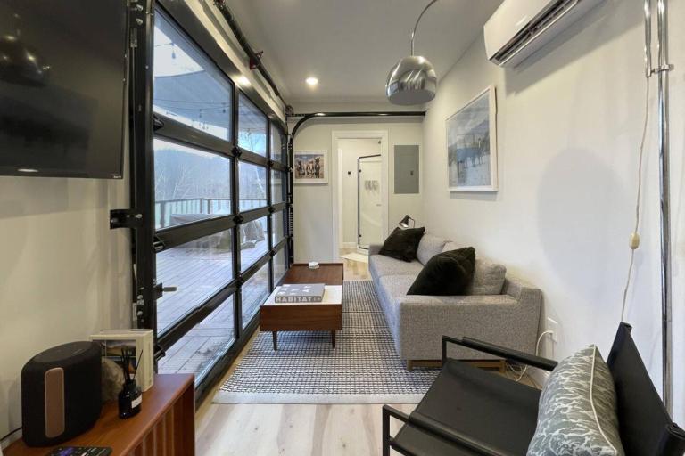 The Hideaway on Tacketts - Shipping Container - B&B Hurricane