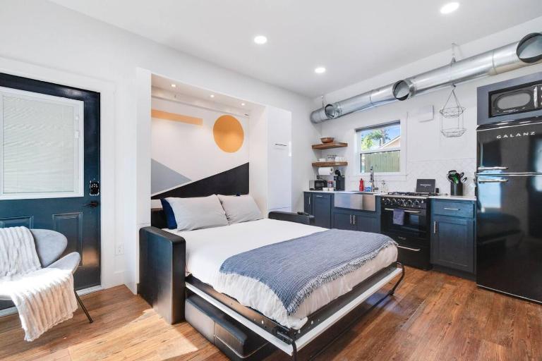 Cozy Modern Studio-Free Parking & Washer Dryer - B&B Lafayette