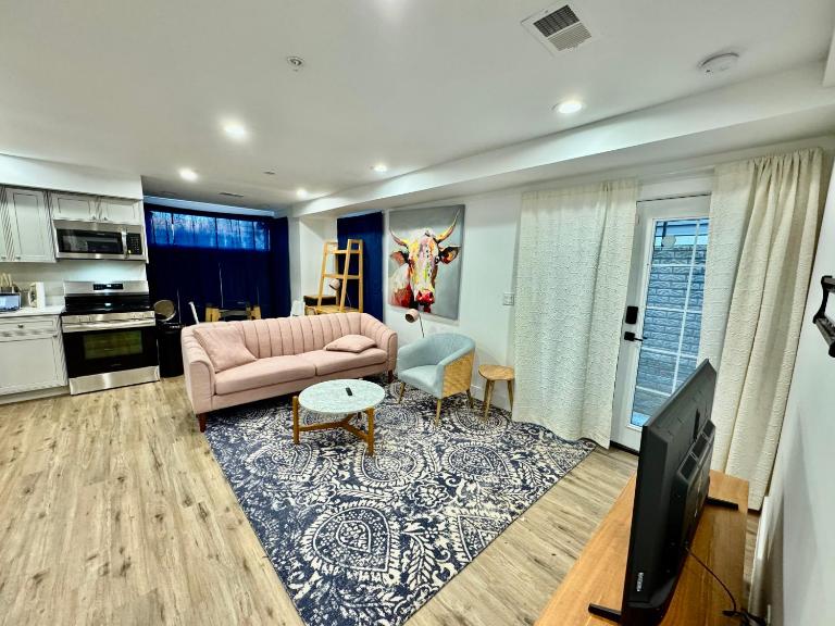 Modern Cozy APT 2-Bedrooms with Easy Parking - B&B Washington D.C.