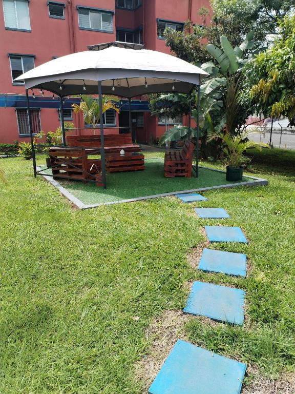 APARTAMENTO COMPLETO en CONDOMINIO en CURRIDABAT - B&B Curridabat