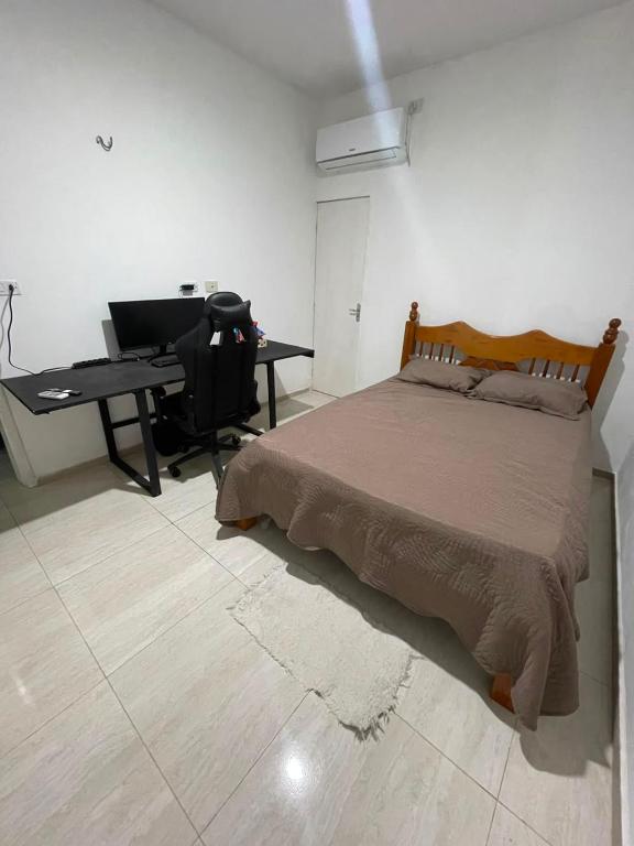 Suíte Quarto Casal com Wi-Fi e Ar - 01 - B&B Limoeiro do Norte
