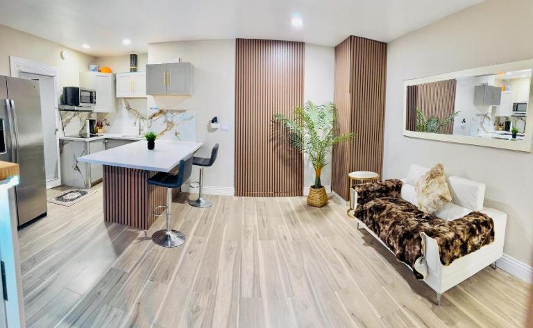 Private Guest House Wi-Fi Private Patio Assigned Parking Near the Strip & Convention Center - Ferienwohnung Las Vegas