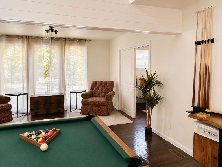 The Affordable Family Fun House- Ping Pong, Pool Table, Darts - B&B Post Falls
