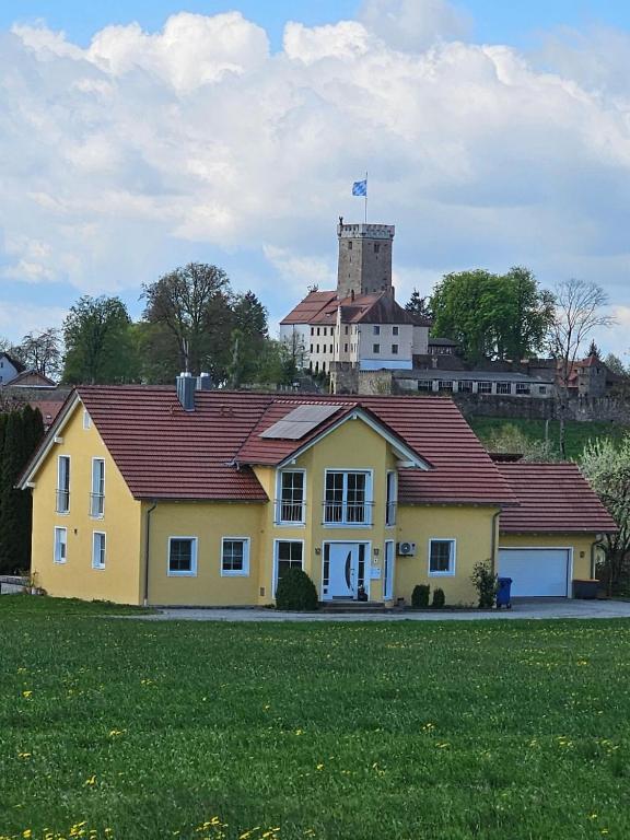 Ferienwohnung Renner - B&B Falkenfels