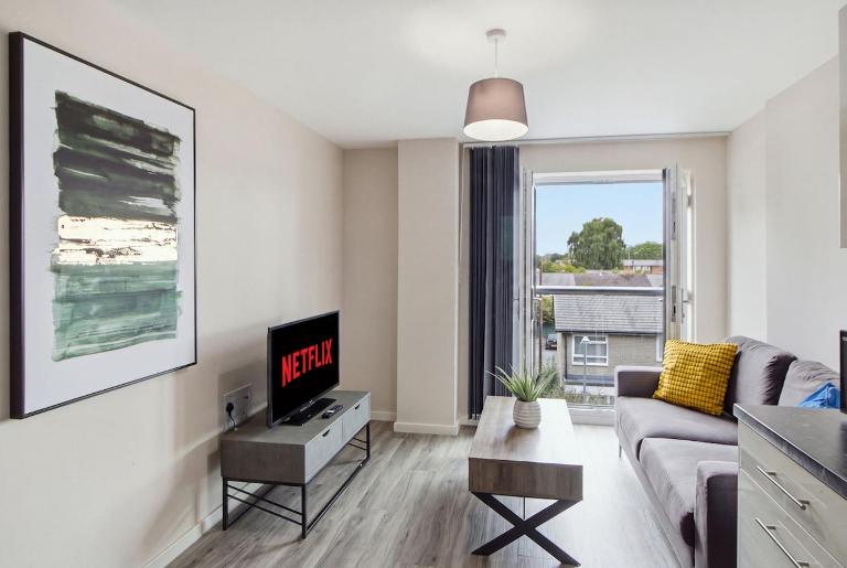 Spacious 2 Bed 2 Bath Apartments with Parking in Manchester City Centre - B&B Manchester