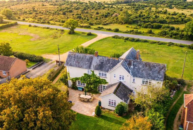 Beautiful Country House with Forest View & Garden - B&B Norleywood