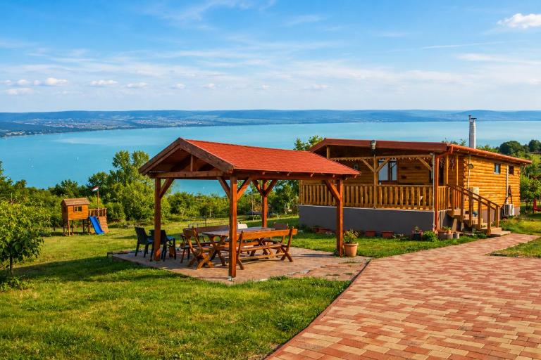 Ádám nyaralóház - Chambres d'hôtes Balatonalmádi