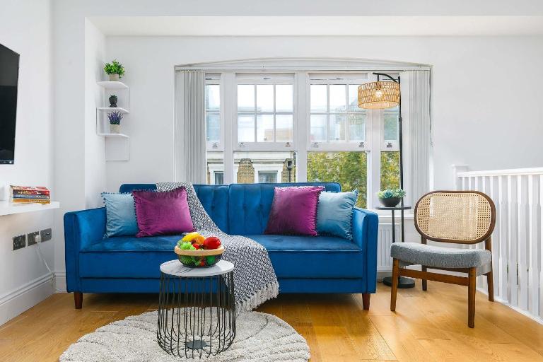 Charming 1 Bedroom Shoreditch Apartment with Balcony Near Brick Lane Sleeps 3 - B&B Londres