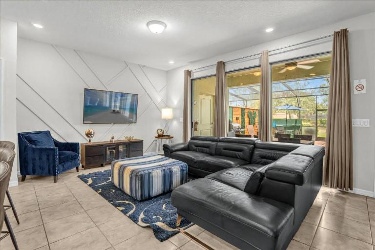 5 Bedrooms 4 Bathrooms Solterra 4618 Td - B&B Davenport