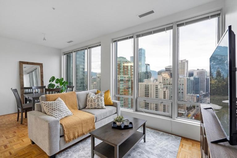 Central Downtown Highrise Condo - B&B Vancouver