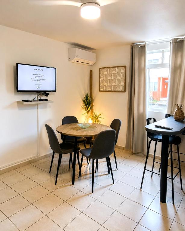 THALIS SUITE - Plage et commerces à 2 min à pied - Ferienwohnung Le Gosier