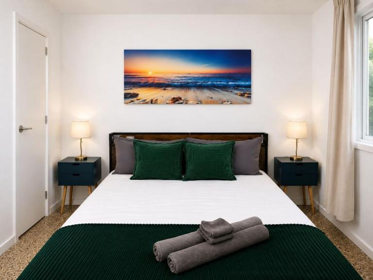 Peaceful Beachfront Loft Rooftop Gym - B&B Chicago