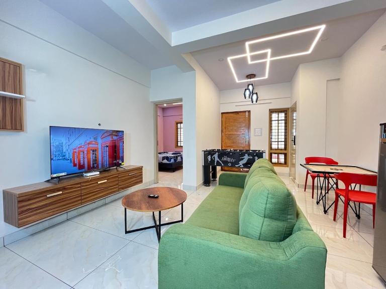 VAR Jade Haus 1 AC 3BHK 5 Min to Beach Foosball - Chambres d'hôtes Varkkallai