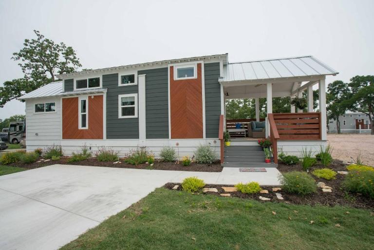 Simply Southern Tiny House Retreat - B&B Austin