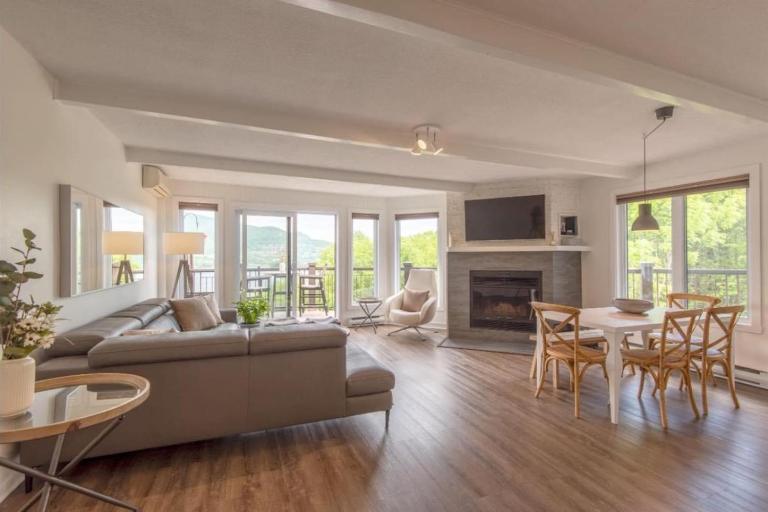 The BEST View Huge 3B 2B Apt w 2 Parking and Locker - B&B Mont-Tremblant